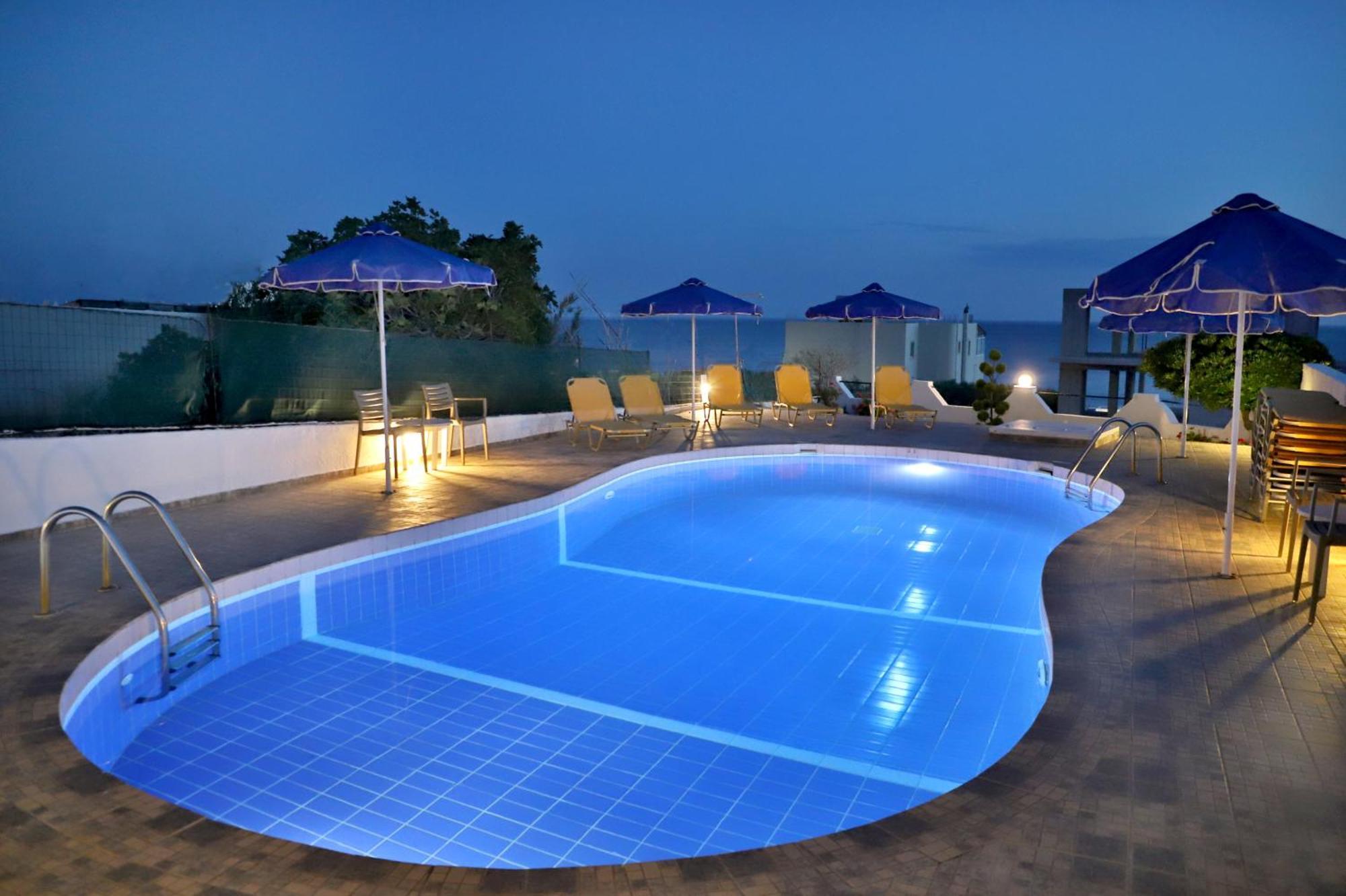 Helios Studios & Apartments Makrýgialos Eksteriør billede