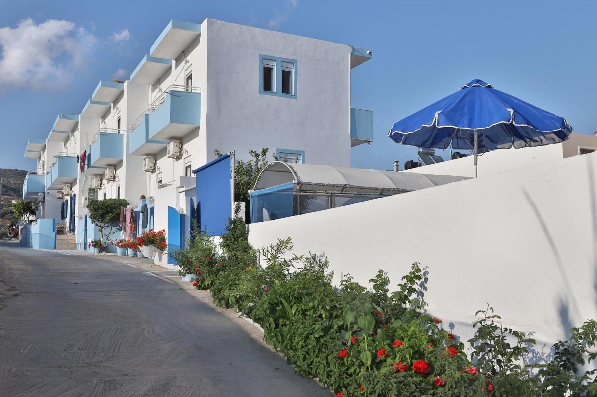 Helios Studios & Apartments Makrýgialos Eksteriør billede