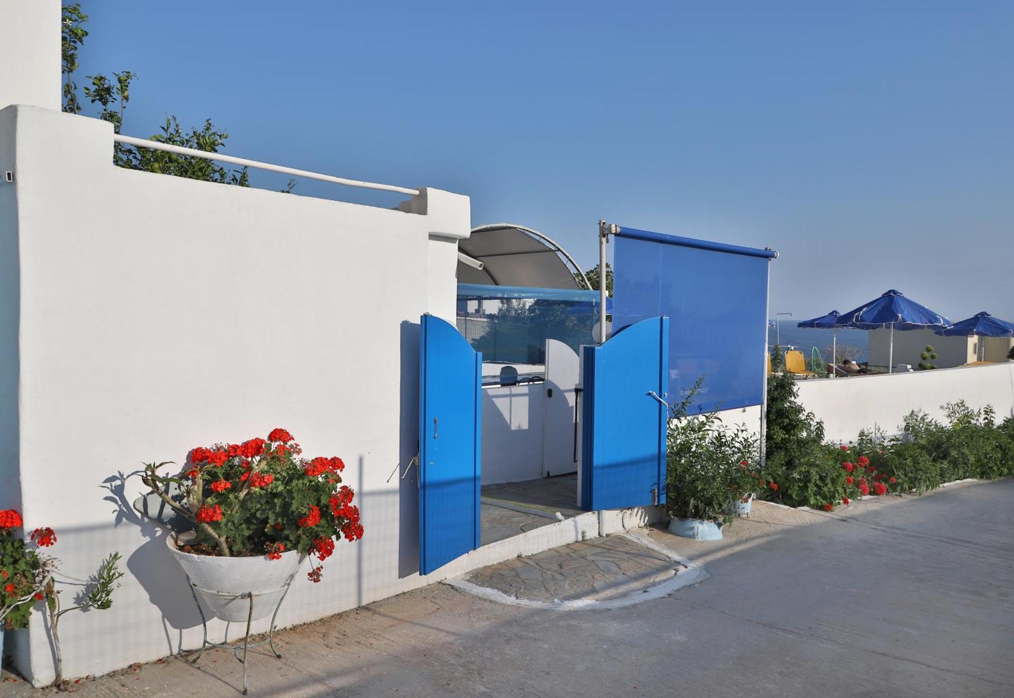 Helios Studios & Apartments Makrýgialos Eksteriør billede