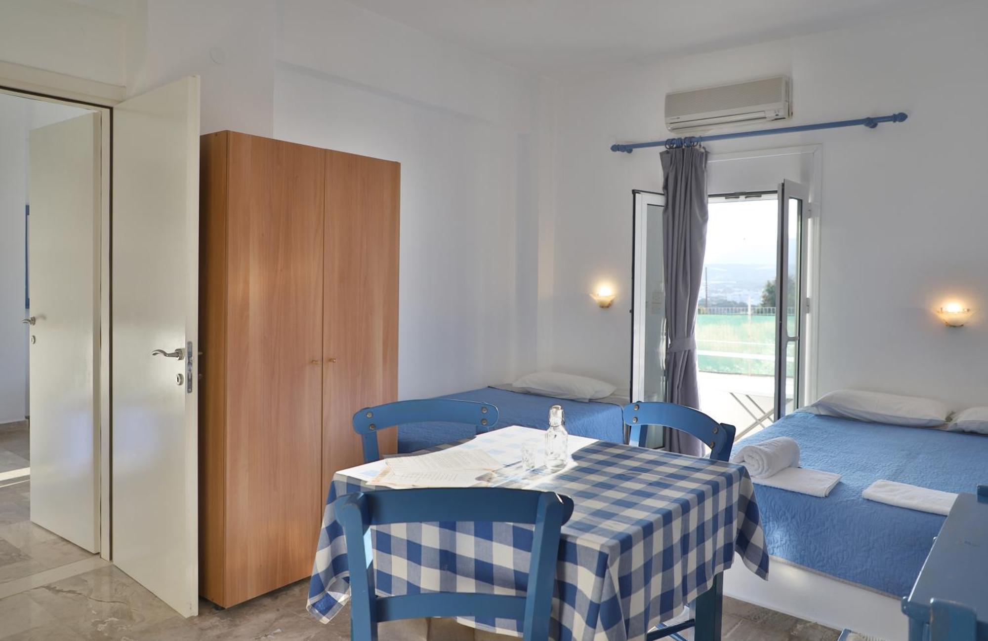 Helios Studios & Apartments Makrýgialos Eksteriør billede