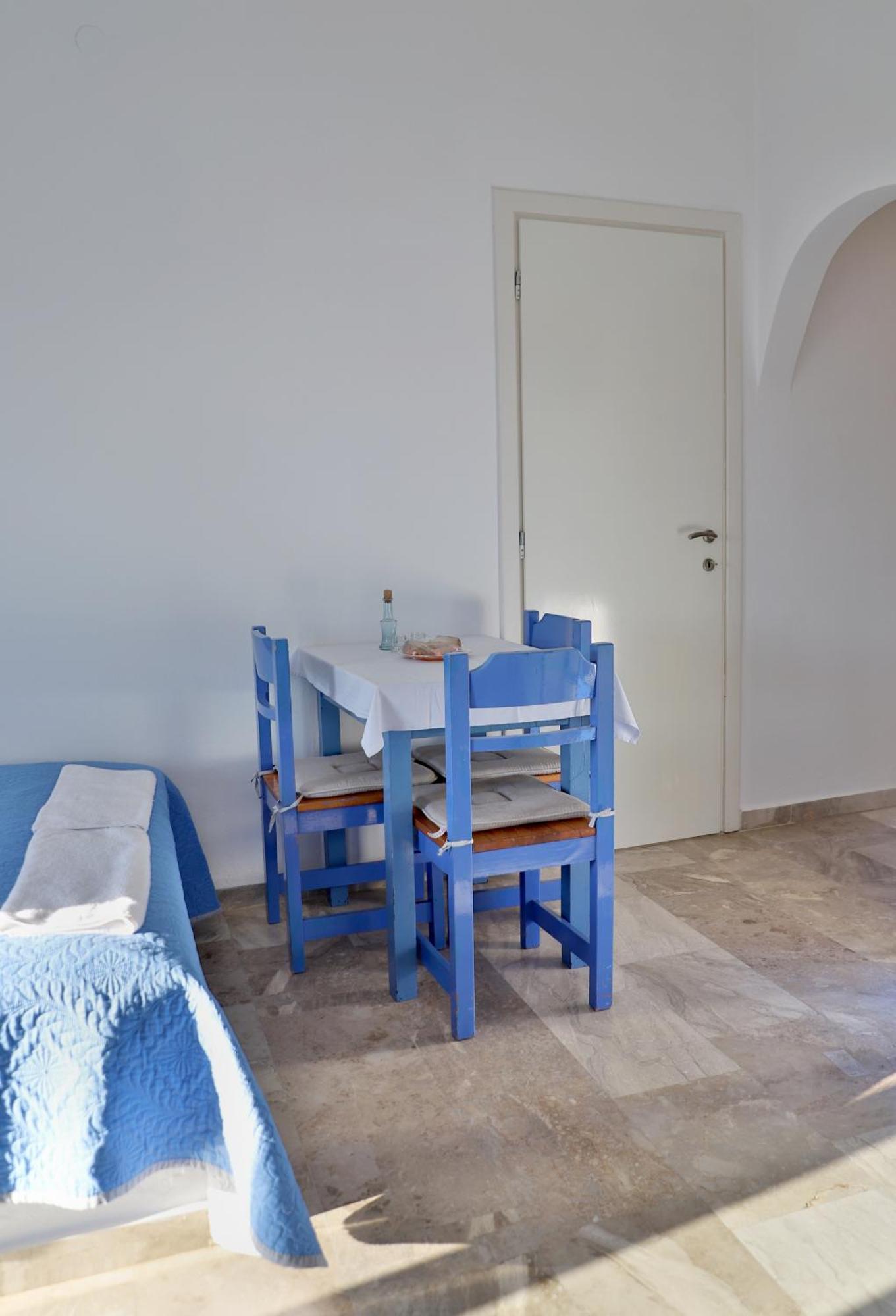 Helios Studios & Apartments Makrýgialos Eksteriør billede