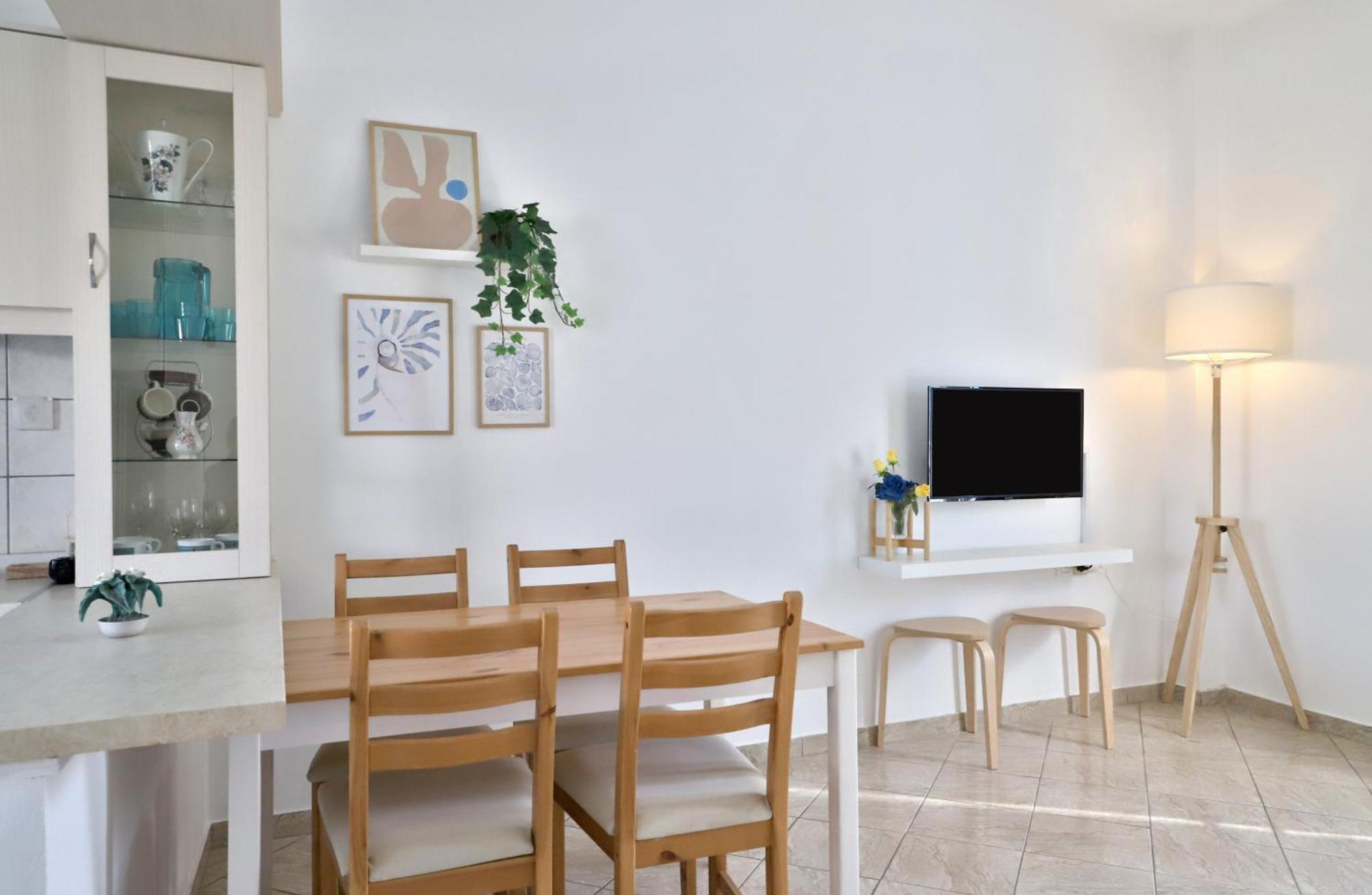 Helios Studios & Apartments Makrýgialos Eksteriør billede