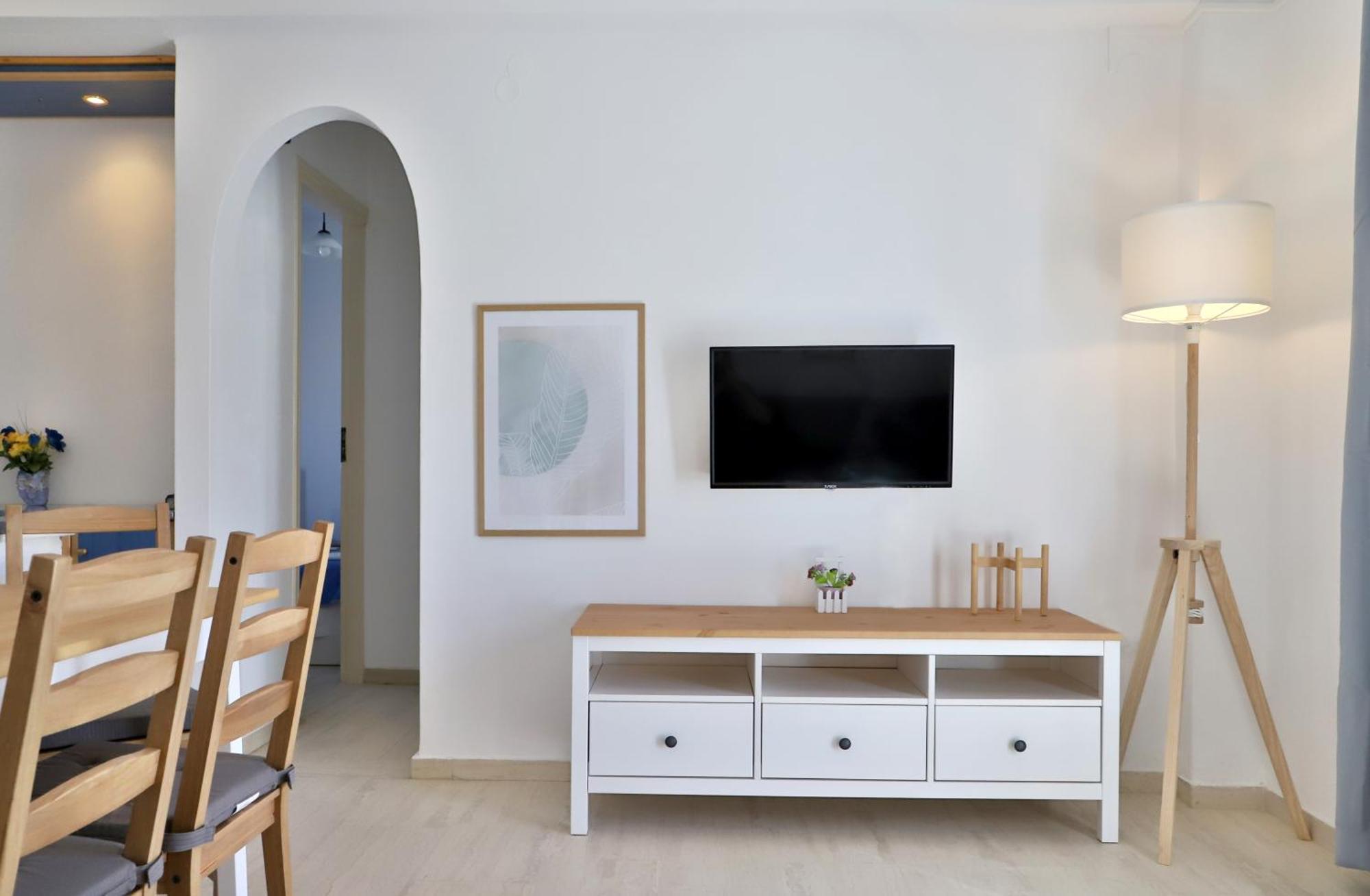 Helios Studios & Apartments Makrýgialos Eksteriør billede