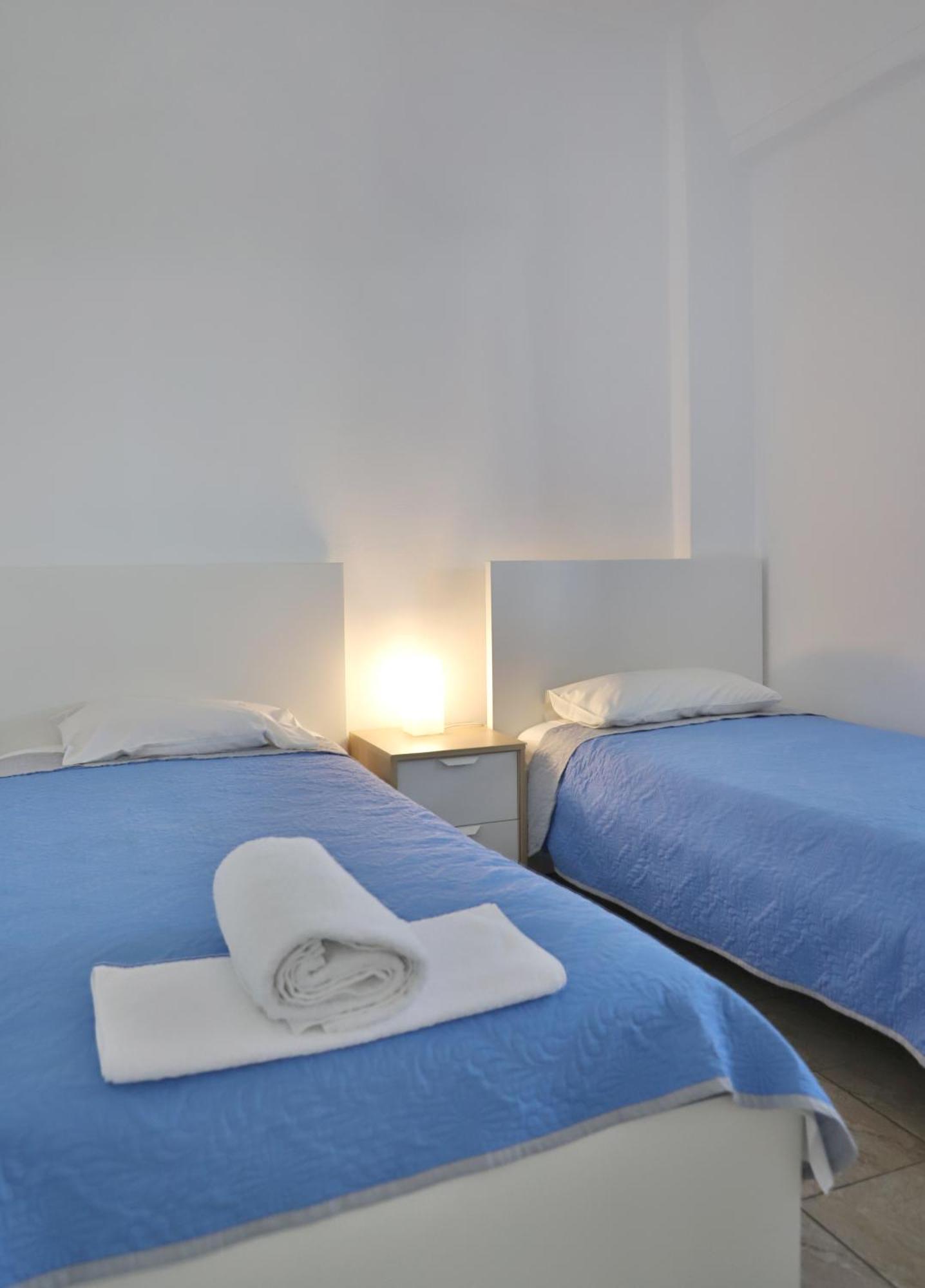 Helios Studios & Apartments Makrýgialos Eksteriør billede
