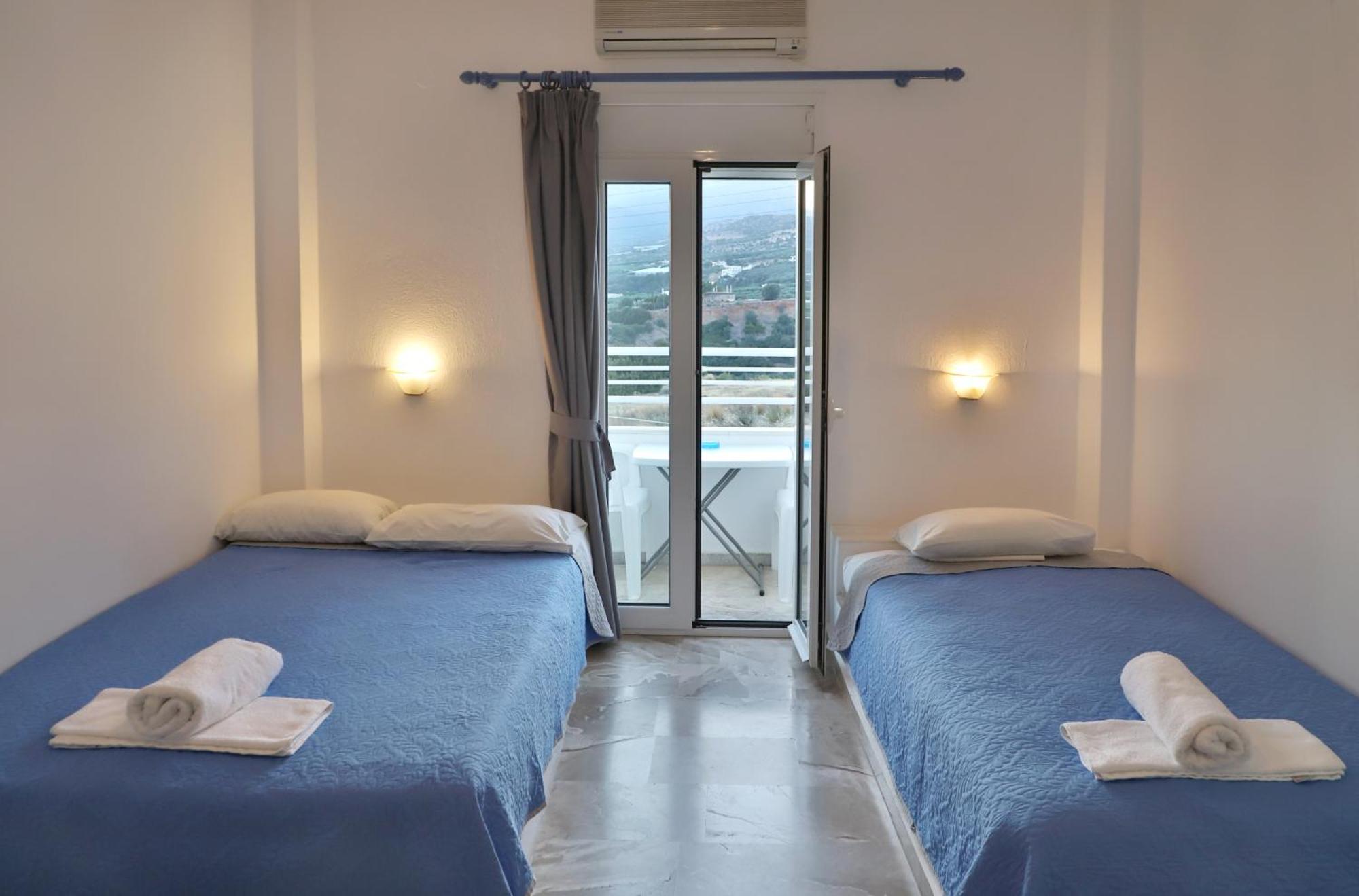 Helios Studios & Apartments Makrýgialos Eksteriør billede