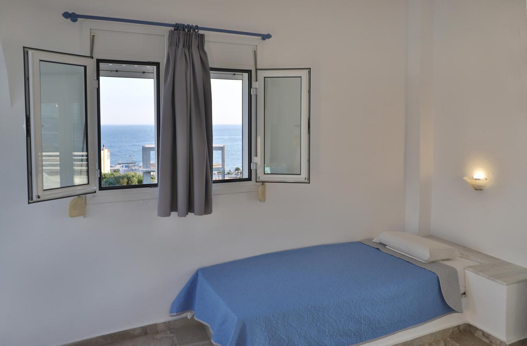 Helios Studios & Apartments Makrýgialos Eksteriør billede