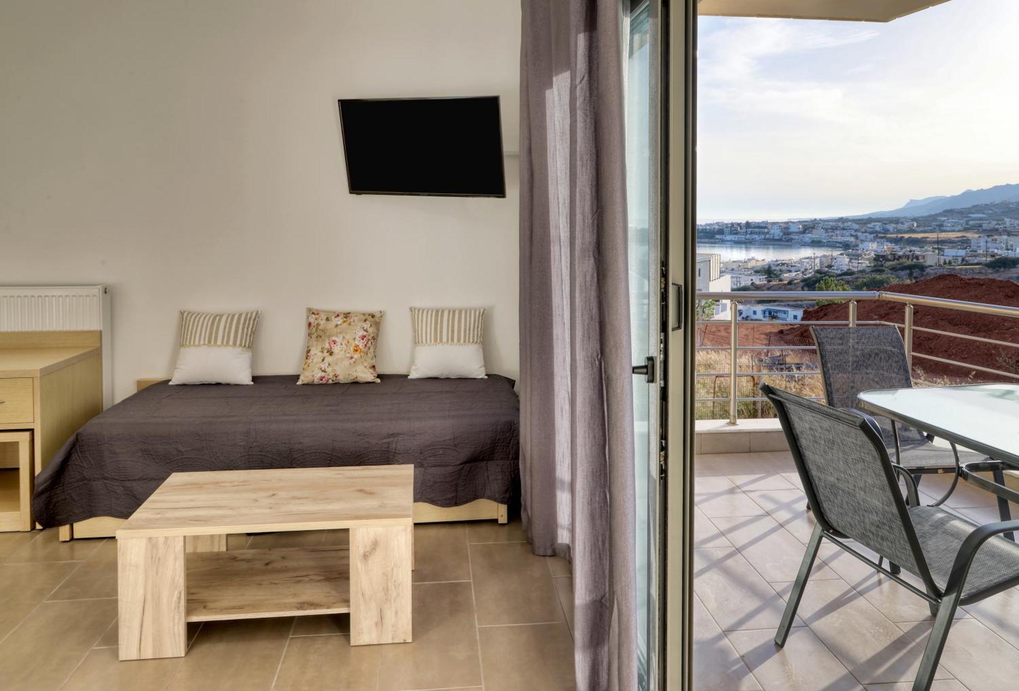 Helios Studios & Apartments Makrýgialos Eksteriør billede