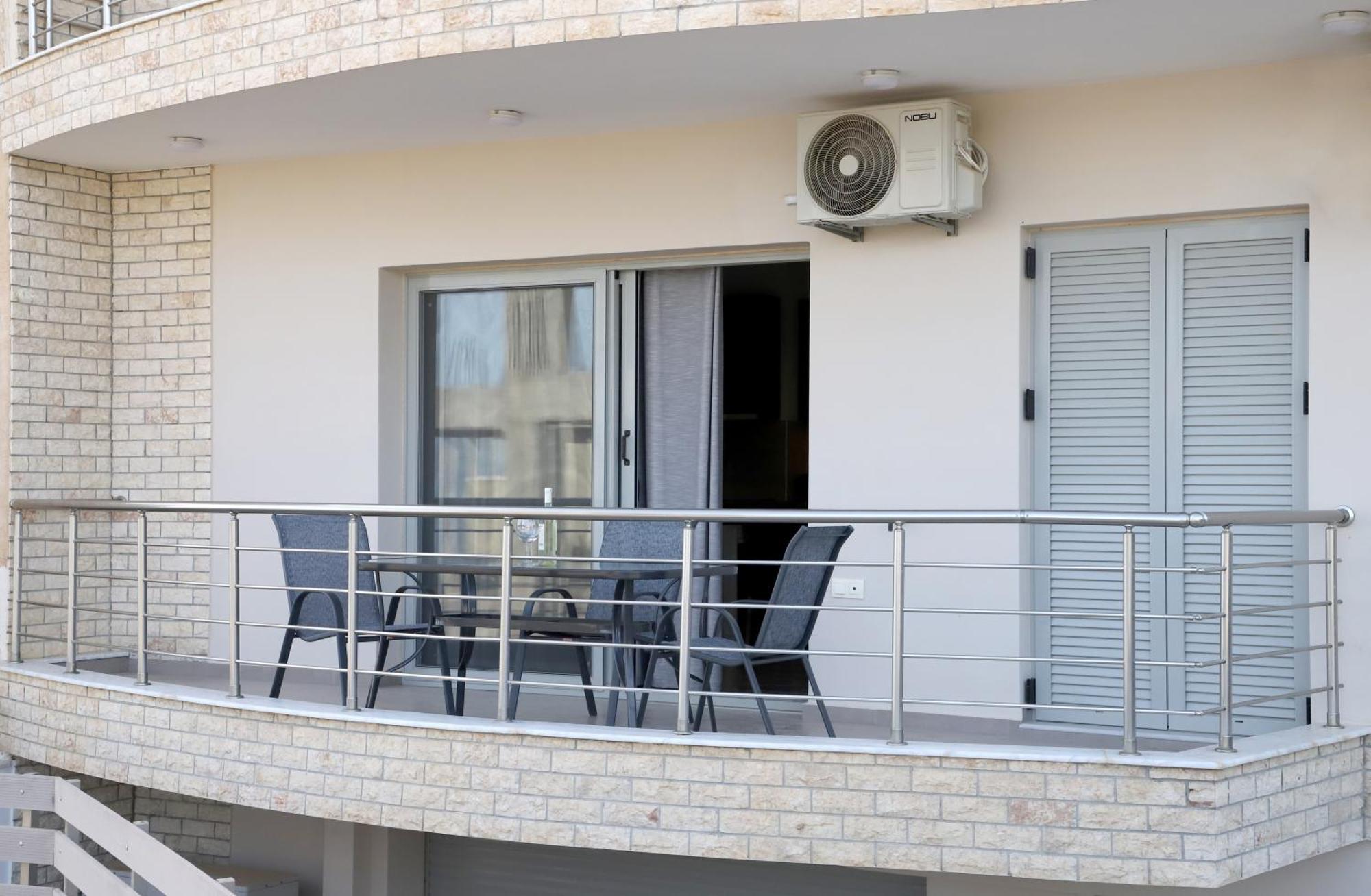 Helios Studios & Apartments Makrýgialos Eksteriør billede