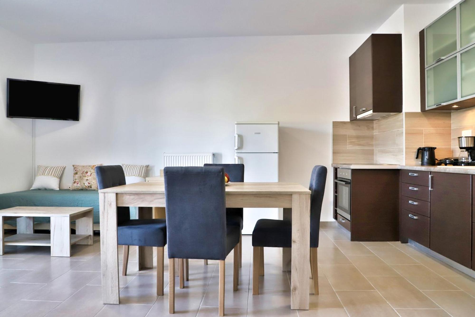 Helios Studios & Apartments Makrýgialos Eksteriør billede